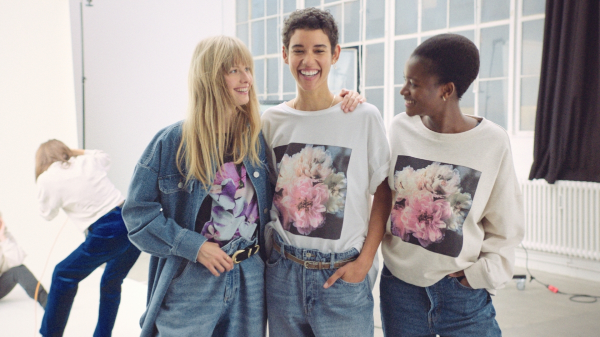 超模攝影師Helena Christensen親操刀!聯乘H&M玩花朵photo print 超模攝影師Helena Christensen親操刀!聯乘H&M玩花朵photo print